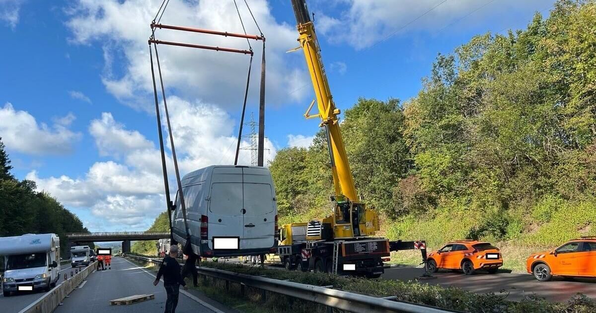 Verkehr fließt wieder: Reifen verloren: Stundenlanger Stau auf A48