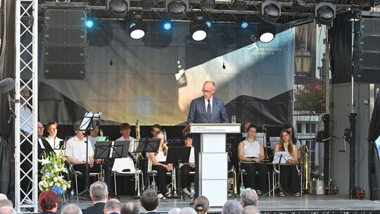 Hoffnung hatte die Landrätin im Kreis Ahrweiler auf die Unterstützung von Bundeskanzler Friedrich Merz gesetzt, der bei der Gede