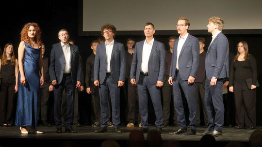 Das A-cappella-Ensemble „Singer Pur“ und der Schulchor aus Montabaur begeisterten das Publikum.