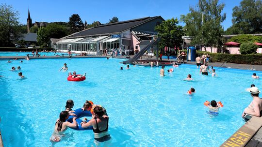 Das Freibad des Wiedtalbads in Hausen