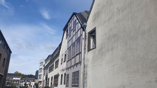 Zwei Häuser, die die Stadt vor Jahrzehnten mal gekauft hat, befinden sich in einem schlechten Zustand. Jetzt sollen sie fallen, Zwei Häuser, die die Stadt vor Jahrzehnten mal gekauft hat, befinden sich in einem schlechten Zustand. Jetzt sollen sie fallen,