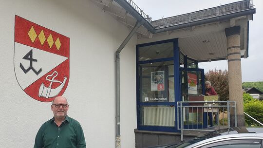 Noch hat Andreas Doll sein Büro als Ortsbürgermeister in der ehemaligen Raiba-Filiale.
