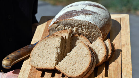Brot selbst zu backen ist gar nicht so schwer.