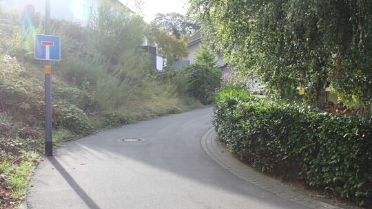 Könnten nach gut zwei Jahrzehnten Erschließungskosten für die Paul-Schneider-Straße in Nassau verjährt sein? Dazu sind nun Frage