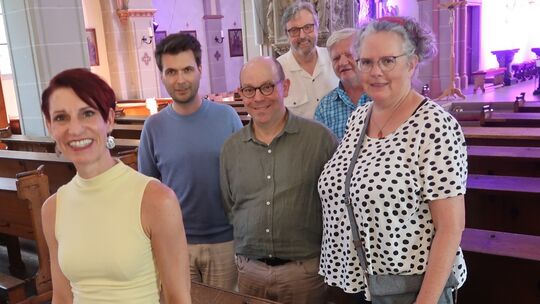 Wunderschöne Musik, berührende Texte: Manuela Meyer (links) ist die erste heimische Künstlerin, die über die Plattform Mediaki i