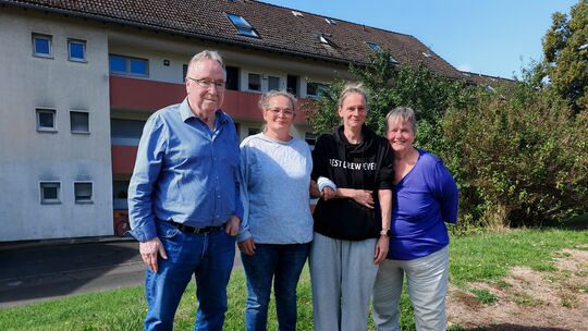 Sie gehören dem fünfköpfigen Bewohnerrat in der Siedlung Limburg-Nord an (von links): Bernd Kind, Sabrina Hartung, Andrea Spring Sie gehören dem fünfköpfigen Bewohnerrat in der Siedlung Limburg-Nord an (von links): Bernd Kind, Sabrina Hartung, Andrea Spring