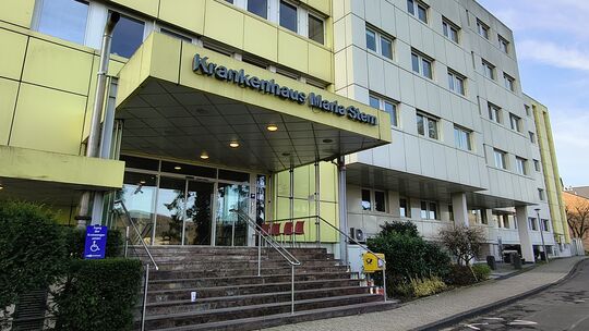 Das ehemalige Krankenhaus Maria Stern in Remagen steht zum Verkauf.