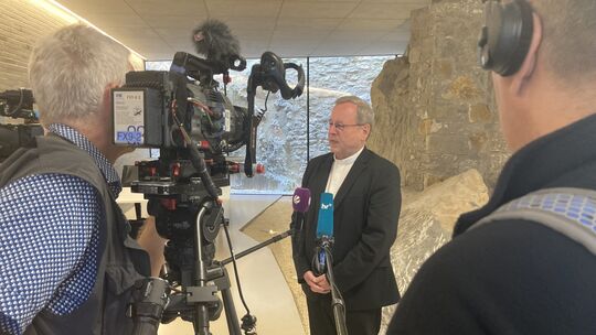 Vor zehn Jahren übernahm Georg Bätzing das Bischofsamt im Bistum Limburg. Vor der Presse zog der Geistliche nun Bilanz dieser De