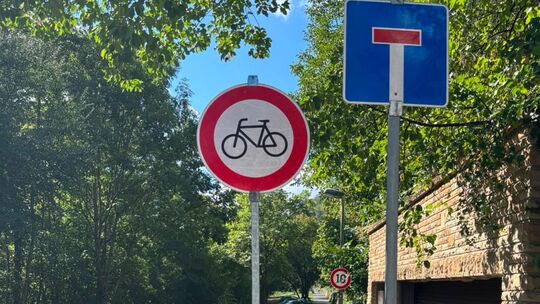Nachtigallenweg gesperrt: Rätselhaftes Radverbot: Quellenhof-Wirt Jacob ...