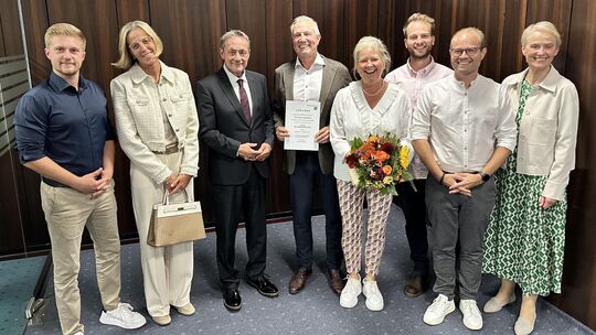 Mit der Verabschiedung von Achim Schwickert (3. von links) und der Ernennung von Klaus Lütkefedder (4. von links) zum neuen Land