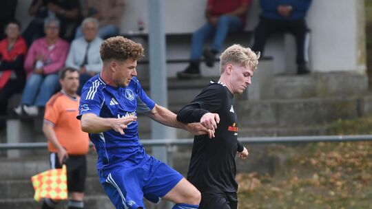 Die Formkurve zeigt nach oben: Filip Höft (schwarzes Trikot) und die SG Meisenheim/Desloch/Lauschied siegten zum zweiten Mal in