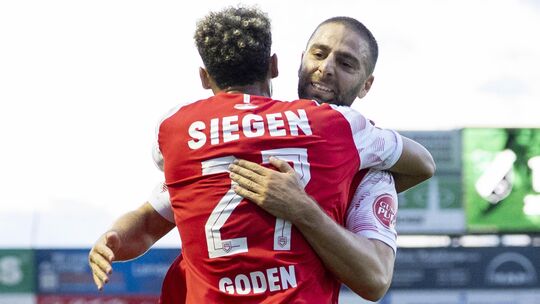 Serhat Semih Güler (hinten; hier beim Torjubel mit Kevin Gooden im Spiel beim SV Rödinghausen) erzielte beim 3:3 gegen seinen Ex