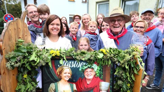 Andrea Meffert und Erich Schneider waren vor 25 Jahren Weinkönigin und Bacchuss in Leutesdorf.