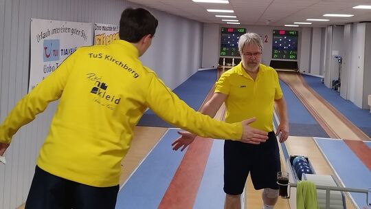 Matthias Bender (links) und Andreas Martin sicherten im letzten Block mit vielen Wertungen den Bundesliga-Keglern der KSG Kirchb Matthias Bender (links) und Andreas Martin sicherten im letzten Block mit vielen Wertungen den Bundesliga-Keglern der KSG Kirchb