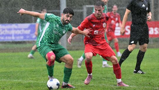 SVO-Spieler Mustafa Madanoglu (am Ball) besorgte mit seinem Eckball die Vorarbeit zum zwischenzeitlichen 1:0 für die Oberzissene