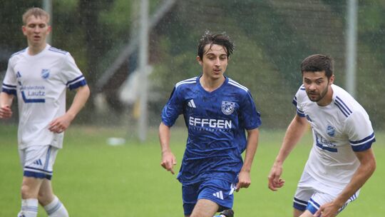 Robin Weber (rechts) besorgte das 2:0 für die Spvgg Wildenburg beim 4:1-Heimsieg gegen dern SV Niederwörresbach. Robin Weber (rechts) besorgte das 2:0 für die Spvgg Wildenburg beim 4:1-Heimsieg gegen dern SV Niederwörresbach.