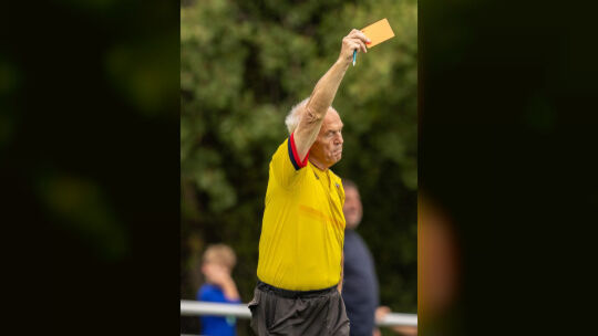 Schiedsrichter Jürgen Backes vom VfL Weierbach zeigte dem TuS Leisel bei der 2:3-Niederlage in Hettenrodt gleich dreimal die Rot Schiedsrichter Jürgen Backes vom VfL Weierbach zeigte dem TuS Leisel bei der 2:3-Niederlage in Hettenrodt gleich dreimal die Rot