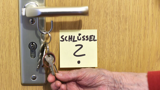 Der vergessene Name, der verlegte Schlüssel, Orientierungslosigkeit an eigentlich vertrauten Orten: So kann Demenz beginnen. In