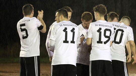 Patrick Brathuhn-Möbius (Nummer 11) war der Matchwinner für die SG Boos/Weiler beim 5:1-Heimsieg im Spitzenspiel gegen die SG Kü