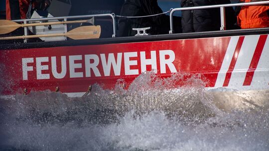 Bei Koblenz haben Rettungskräfte am Samstag Menschen im Rhein gesucht. (Symbolbild)