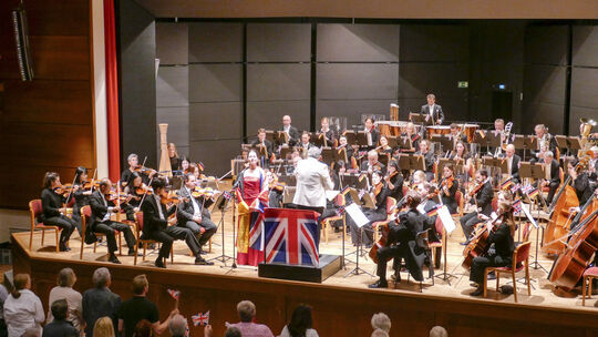 Die Gastsolistin, Sopranistin Mirjam Theil, sang unter anderem das traditionelle irische Lied „The Last Rose of Summer“.