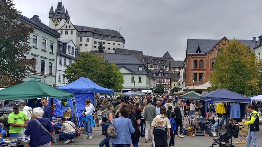 Im Schatten des Grafenschlosses füllten sich wieder die Gassen und Plätze der Diezer Innenstadt zum inzwischen zehnten Stadtfloh