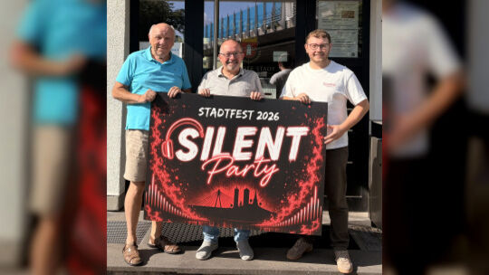 Die Stadt Weißenthurm lädt zum Fest am Wochenende ein. Auf dem Foto sind von links Karl-Heinz Schmalenbach (Beigeordneter), Stad