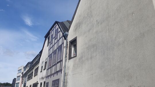 Nach außen hin einigermaßen ansehnlich, aber im Kern mit Problemen behaftet: das Doppelhaus in der Rosengasse, das womöglich abg Nach außen hin einigermaßen ansehnlich, aber im Kern mit Problemen behaftet: das Doppelhaus in der Rosengasse, das womöglich abg