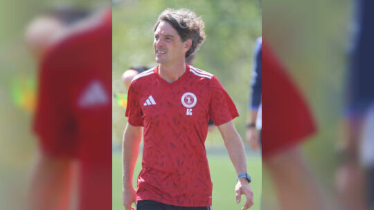 Alexis Currier freute sich über einen 7:4-Heimsieg seiner B-Junioren des SC Idar-Oberstein. Doch der Coach war hernach ein paar