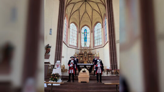 Die Ehrengarde der Stadt Neuwied nahm Abschied von dem beliebten Pfarrrer.