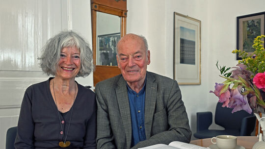 In ihrem historischen ehemaligen Pfarrrhaus werden Dagmar und Till Rehberg heute ihre Gratulanten zur Diamanten Hochzeit empfang
