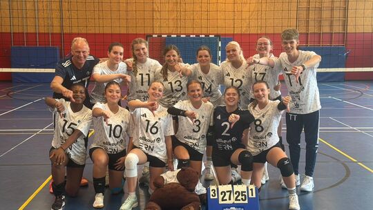 Daumen nach unten, aber trotzdem gute Laune: In der Rheinhessenliga haben die Frauen des BGV Simmern zum Saisonauftakt mit 1:3 b