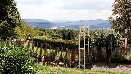 Der Wüstenhof bei Weitersburg, oberhalb der Rheinebene, mit Koblenz zu Füßen, ist das ganze Jahr über einen Besuch wert. Wer den