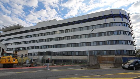 Der Neubau am Koblenzer BWZK: Auf dem Gelände könnte eine neue Riesen-Klinik entstehen.