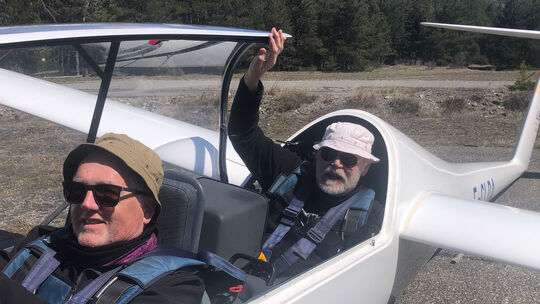Rolf Henn (hinten) bei einem Flug mit Joachim Hammen in Barcelonnette/Südfrankreich