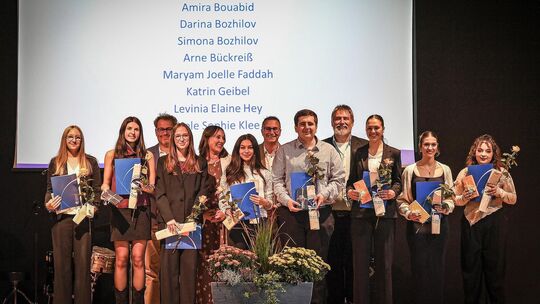 Amira Bouabid, Darina Bozhilov, Simon Bozhilov, Arne Bückreiß, Maryam Joelle Faddah, Katrin Geibel, Levinia Elaine Hey und Nele
