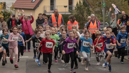 Auf die Plätze, fertig, los: Beim Disibodenberg-Lauf wird am Samstag wieder einiges los sein. Auch Kinder und Jugendliche gehen