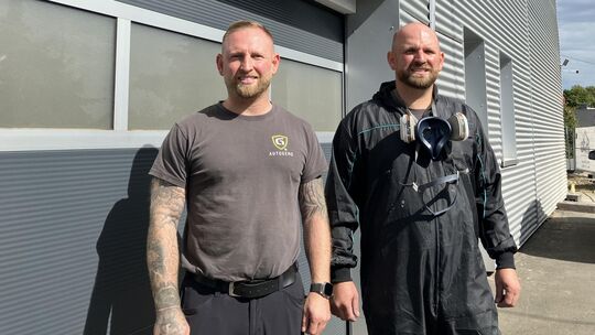 Alexej (links) und Slava Gerasimov führen die Buhlenberger Firma Auto Gemo seit dem Jahr 2020 gemeinsam. Alexej (links) und Slava Gerasimov führen die Buhlenberger Firma Auto Gemo seit dem Jahr 2020 gemeinsam.
