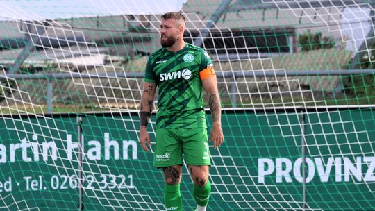 Kapitän Chris Meinert steht für die Körperlichkeit und Zweikampfhärte beim FV Engers. Das gilt es im Auswärtsspiel bei der SV El Kapitän Chris Meinert steht für die Körperlichkeit und Zweikampfhärte beim FV Engers. Das gilt es im Auswärtsspiel bei der SV El