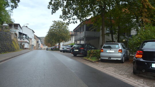 Der Ortsbeirat Bad Münster am Stein will in der gesamten Schlossgartenstraße in Ebernburg Tempo 30. Einer der Gefahrenpunkt sind Der Ortsbeirat Bad Münster am Stein will in der gesamten Schlossgartenstraße in Ebernburg Tempo 30. Einer der Gefahrenpunkt sind