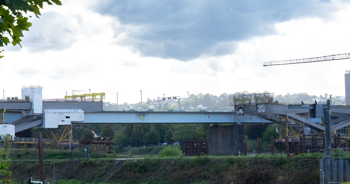 New Pfaffendorf Bridge: Missing Bridge Sections: How They Could Arrive ...