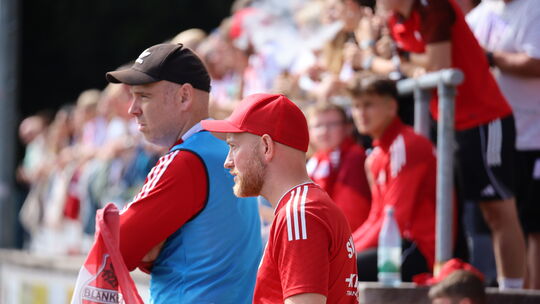 Blicken zwei Topspielen entgegen: Trainer Mario Weirich (links) begrüßt am Sonntag (15 Uhr) mit seinem Tabellenvierten SV Blanke