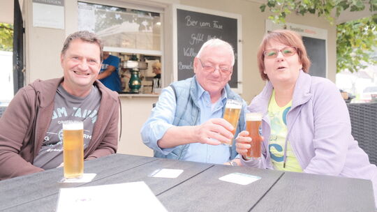 Wie der perfekte Abend am Rhein aussieht, darüber herrschen unterschiedliche Vorstellungen bei den Biergarten-Betreibern an der