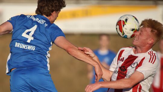 Florian Zimmer (rechts) möchte mit dem SC Idar-Oberstein in der Verbandsliga zurück in die Erfolgsspur. Gegen die TuS Marienborn