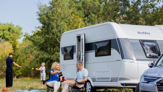 Camping ist beliebt und gilt als vergleichsweise günstige Art, um Urlaub zu machen. Das Reise- und Buchungsportal camping.info h