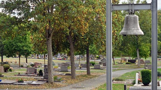 Auf dem Friedhof in Simmern soll es bald auch Baumbestattungen geben.