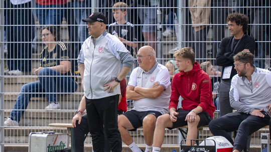 Volkan Uluc und seine Sportfreunde Siegen erwarten den kommenden Gegner aus Wattenscheid mit dem Messer zwischen den Zähnen.