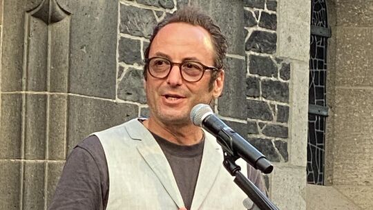 Intendant Alexander May hat das Programm für die Burgfestpsiele Mayen 2027 dem Kulturausschuss vorgestellt.