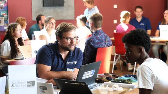 Jobsuche in sieben Minuten: Das Azubi-Speeddating war von kurzen, angeregten Unterhaltungen geprägt.