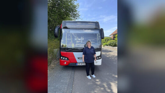 Anja Lange-Haag ist Busfahrerin mit Leib und Seele Durch ihr umsichtiges Verhalten kam es zu keinem Personenschaden bei dem spek